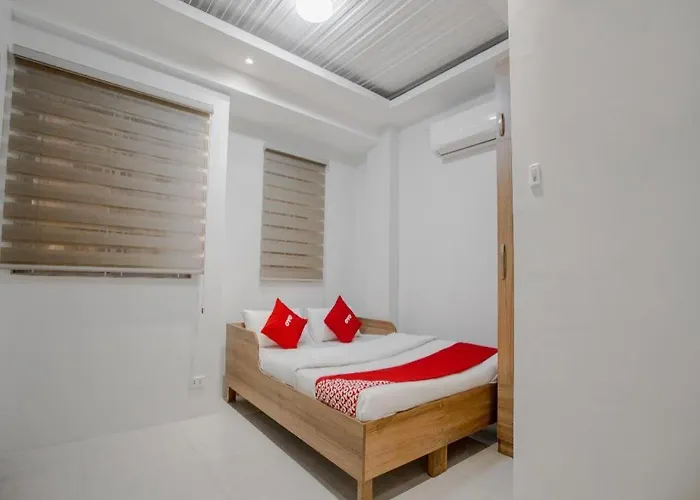 Oyo 605 The Quarters Hotel
