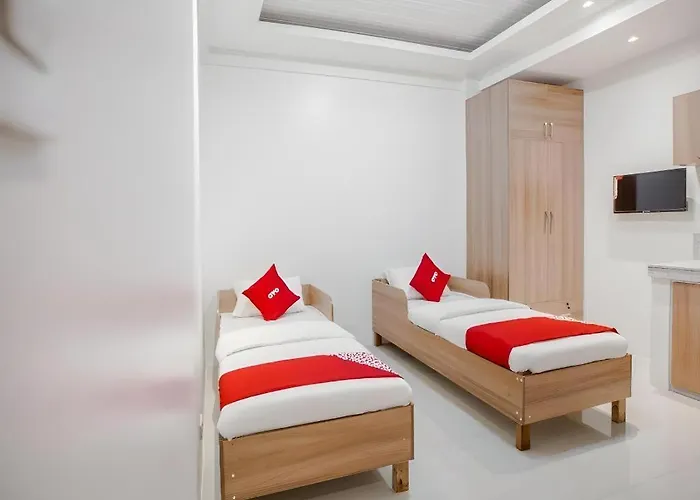 Oyo 605 The Quarters Hotel