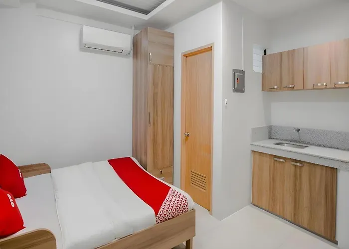 Oyo 605 The Quarters Hotel