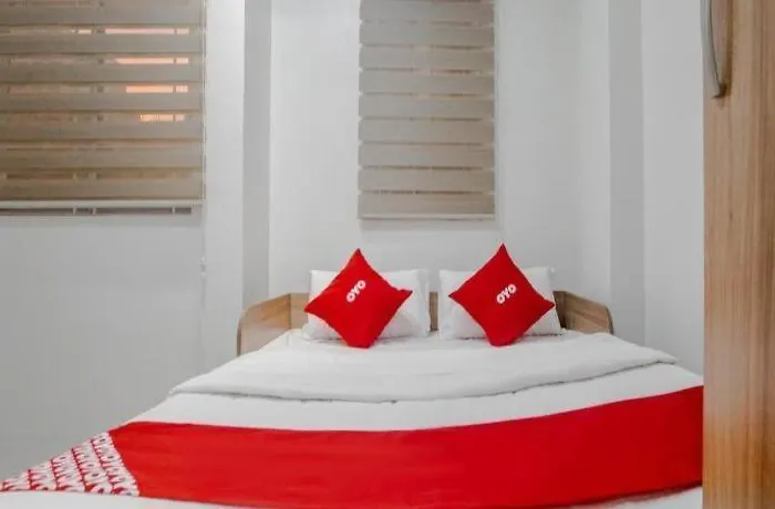 Oyo 605 The Quarters Hotel Manila